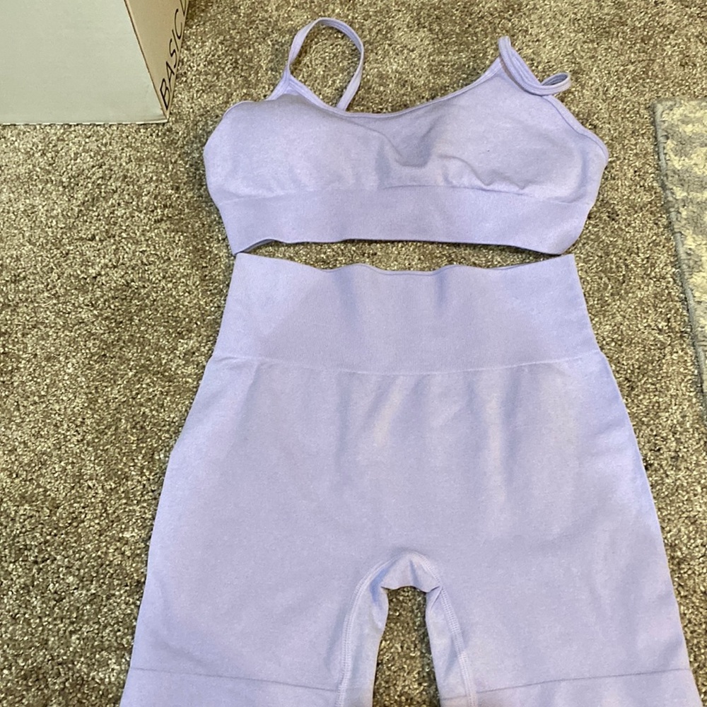 LILAC PURPLE NEVER WORN WORKOUT SET WITH PADDED BRA